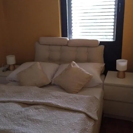 Tombili 2 * Pola