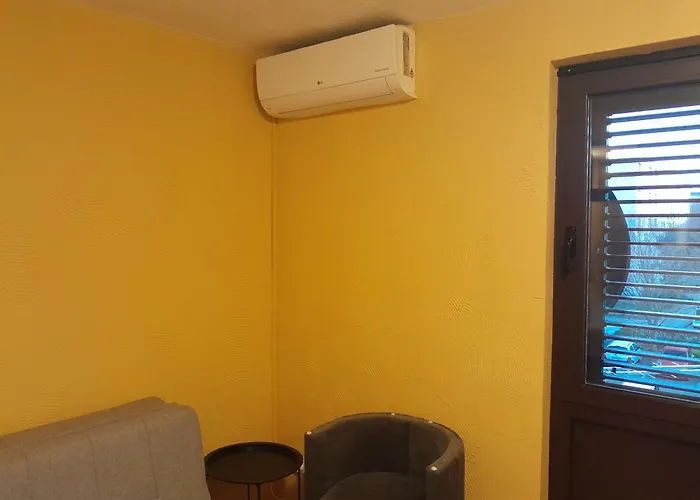 Tombili 2 * Pula