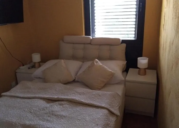 Tombili 2 * Pola